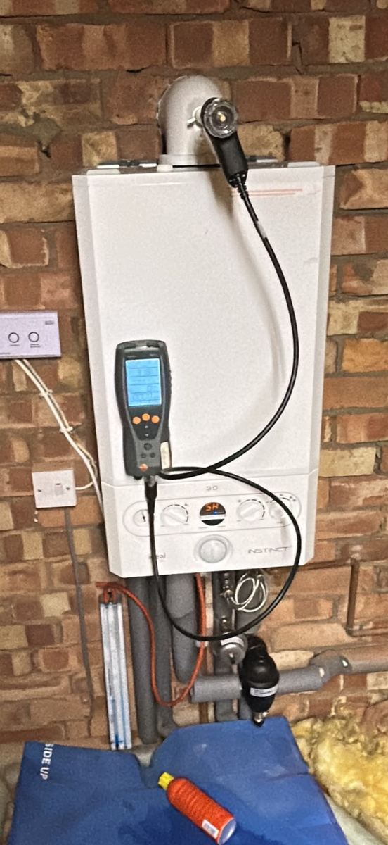 Commissioning a new Ideal boiler with a flue gas analyser